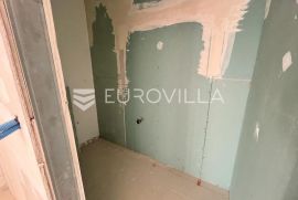 Pula, Monvidal  - prizemni poslovni prostor s pet parkirnih mjesta , NKP 130 m2, Pula, العقارات التجارية