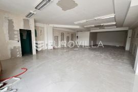 Pula, Monvidal  - prizemni poslovni prostor s pet parkirnih mjesta , NKP 130 m2, Pula, Ticari emlak