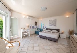 Opatija-stan s dvije terase i okućnicom, Opatija, Wohnung