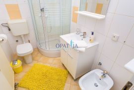 Opatija-stan s dvije terase i okućnicom, Opatija, Wohnung