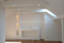 Novogradnja na poslednjem spratu, Zemun, Appartement