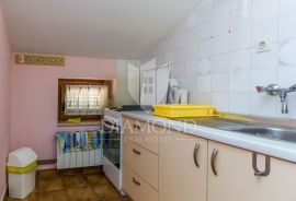 Apartmanska kuća sa 4 stana nedaleko od Poreča, Poreč, House