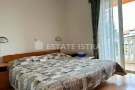 Prodaje se manji hotel površine 915 m2 s velikom okućnicom, Medulin, Maison