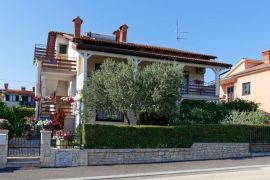 Apartmanska kuća na dobroj lokaciji, Novigrad, Istra, Novigrad, بيت