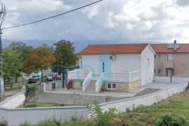 Otok Krk, Dobrinj, okolica, adaptirana samostojeća kuća, prodaja, Dobrinj, Ev