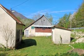 BRUŠANE, GOSPIĆ - Tradicionalna lička kuća za renovaciju, Gospić - Okolica, House