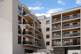 Pula,Četverosoban stan u centru, NKP 96,42m2, Pula, Apartamento