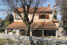 OTOK KRK, MALINSKA - Obiteljska kuća sa poslovnim prostorom, Malinska-Dubašnica, House