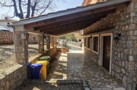 OTOK KRK, MALINSKA - Obiteljska kuća sa poslovnim prostorom, Malinska-Dubašnica, Σπίτι