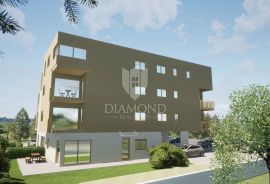 Novigrad, okolica stan u zgradi sa liftom 62m2., Poreč, Appartment