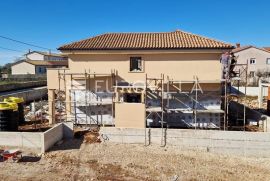 ISTRA, Svetvinčenat, Cukrići – vila NKP 155 m2, terasa s ljetnom kuhinjom, bazen, 2 parkirna mjesta, Svetvinčenat, Famiglia