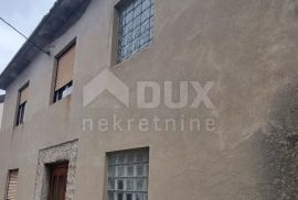 NOVI VINODOLSKI - Kuća u blizini centra s 2 parkirna mjesta, Novi Vinodolski, Casa