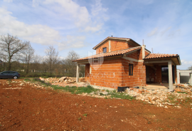 Labin, okolica, kuća u izgradnji na rubu naselja, Labin, Ev