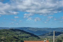 ISTRA, BUZET - Imanje s 4 stambena objekta i jednim poslovno-stambenim objektom, otvoreni pogled na prirodu i jezero, Buzet, House