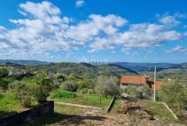 ISTRA, BUZET - Imanje s 4 stambena objekta i jednim poslovno-stambenim objektom, otvoreni pogled na prirodu i jezero, Buzet, House