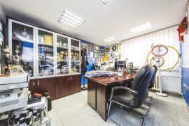 Zagreb, Utrina, trosoban stan/ured 60 m2 u prizemlju, Zagreb, Appartamento