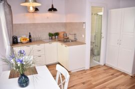 Kuća sa 2 apartmana i poslovnim, prostorom, Rovinj, Istra, Rovinj, Дом