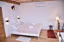 Kuća sa 2 apartmana i poslovnim, prostorom, Rovinj, Istra, Rovinj, Дом