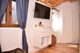 Kuća sa 2 apartmana i poslovnim, prostorom, Rovinj, Istra, Rovinj, Дом