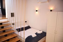 Kuća sa 2 apartmana i poslovnim, prostorom, Rovinj, Istra, Rovinj, Дом