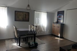 CRES-BLIZINA CENTRA MJESTA, 2S+DB OD 72 m2, SPREMIŠTE, PARKIRNO MJESTO, Cres, Daire