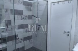 CRES-BLIZINA CENTRA MJESTA, 2S+DB OD 72 m2, SPREMIŠTE, PARKIRNO MJESTO, Cres, Daire