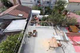 Potpuno adaptirana kuća u centru grada, Crikvenica, Casa