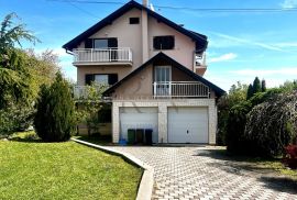 ZAGREB - DUBRAVA  - DIVNA KUĆA SA TRI UREĐENA STANA!, Zagreb, Casa