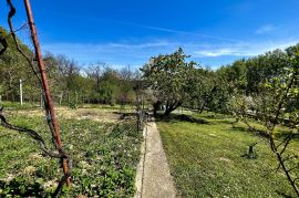 ZAGREB - DUBRAVA  - DIVNA KUĆA SA TRI UREĐENA STANA!, Zagreb, Casa