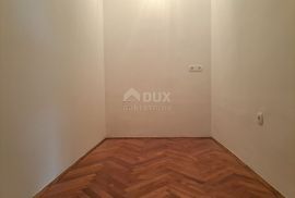 OPATIJA, CENTAR - stan u centru od 108 m2, drugi red do mora s garažom, Opatija, Apartamento