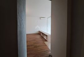 OPATIJA, CENTAR - stan u centru od 108 m2, drugi red do mora s garažom, Opatija, Apartamento