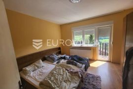 Lobor, Stari Golubovec, kuća 200 m2 na zemljištu od 1300 m2, Lobor, Maison