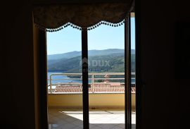 ISTRA, RABAC Maksimalni komfor s panoramskim pogledom na more i garažom!, Labin, Apartamento