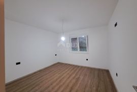 KASTAV - dva stana i poslovni prostor, ukupno 320 m2, Kastav, Famiglia