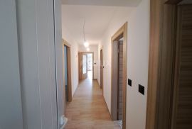 KASTAV - dva stana i poslovni prostor, ukupno 320 m2, Kastav, Famiglia