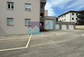 Medulin, NOVOGRADNJA/USELJIVO, stan na I. katu, vrt+parking+garaža, Medulin, Appartment