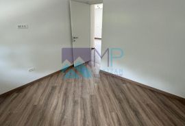 Medulin, NOVOGRADNJA/USELJIVO, stan na I. katu, vrt+parking+garaža, Medulin, Appartment