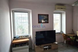 Opatija, blizina centra, manji stan s terasom, Opatija, Appartement