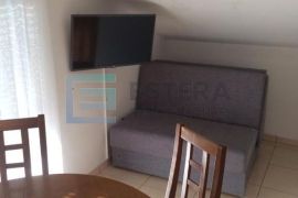 Kuća prodaja ČIOVO sa 7 apartmana i grijanim bazenom 150 m od mora, Trogir, Maison