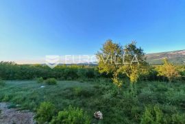 Istra, Kršan - građevinsko zemljište na mirnoj lokaciji s putem, 948 m2, Kršan, Terrain