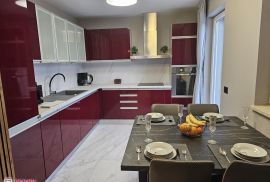 LABIN, MODERAN RENOVIRAN STAN U CENTRU, Labin, Appartment