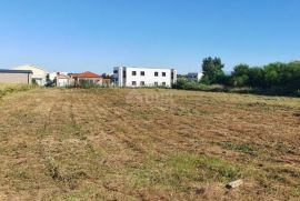 ZADAR, VRSI - Građevinsko zemljište idealno za apartmane, Nin, Tierra