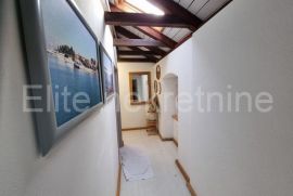 Omišalj - prodaja kuće, 140 m2, odlična lokacija!, Omišalj, Casa