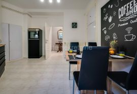 Centar - najam uređenog trosobnog stana, 96 m2, Rijeka, Appartement