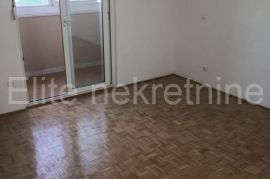 Pula, Vidikovac - stan na traženoj lokaciji, 2SS+DB, balkon s otvorenim pogledom!, Pula, Stan