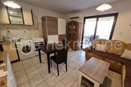 Apartman 33 m2 - Malinska - PRILIKA!, Malinska-Dubašnica, Appartement