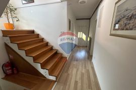 Kuća 220m2+pomoćni objekat 70m2-V. Ves-PRODAJA, Krapina, Ev