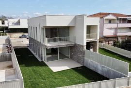 Stan Prodaja apartmana u novogradnji sa krovnom terasom, 5 minuta od plaže, Umag! A12, Umag, Apartamento