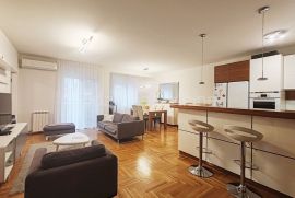 Bežanijska kosa, Nedeljka Gvozdenovića, izuzetan četvorosoban stan, Novi Beograd, Appartment