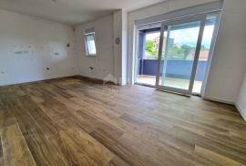 MATULJI - Stan u novogradnji s okućnicom, Matulji, Appartment